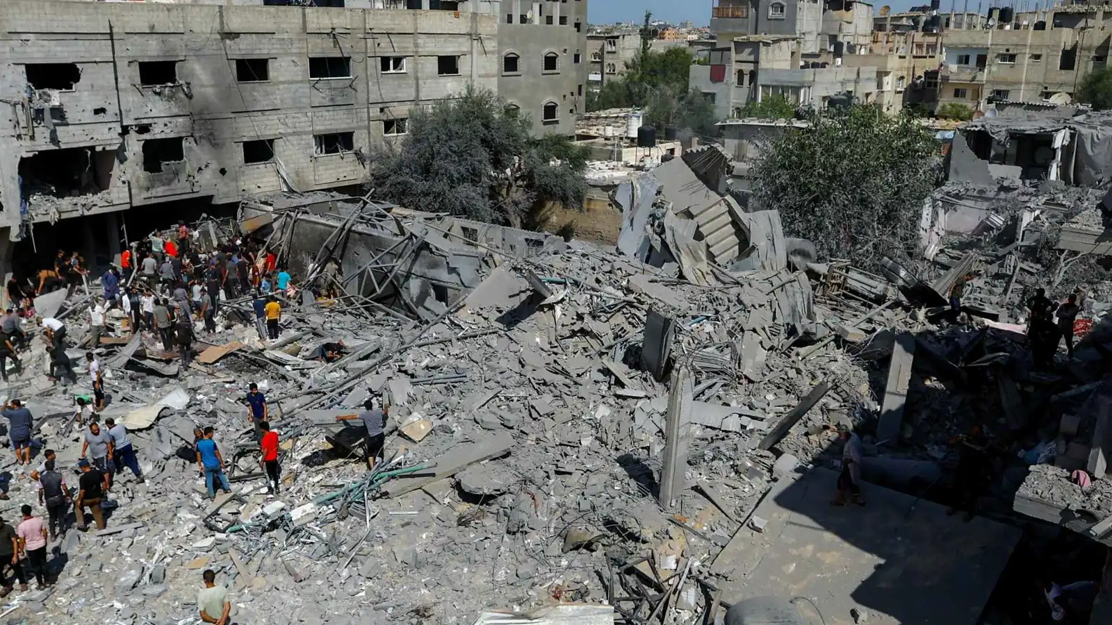 مصادر: حصيلة قتلى غزة 36 شخصاً منذ فجر اليوم (فيديو)