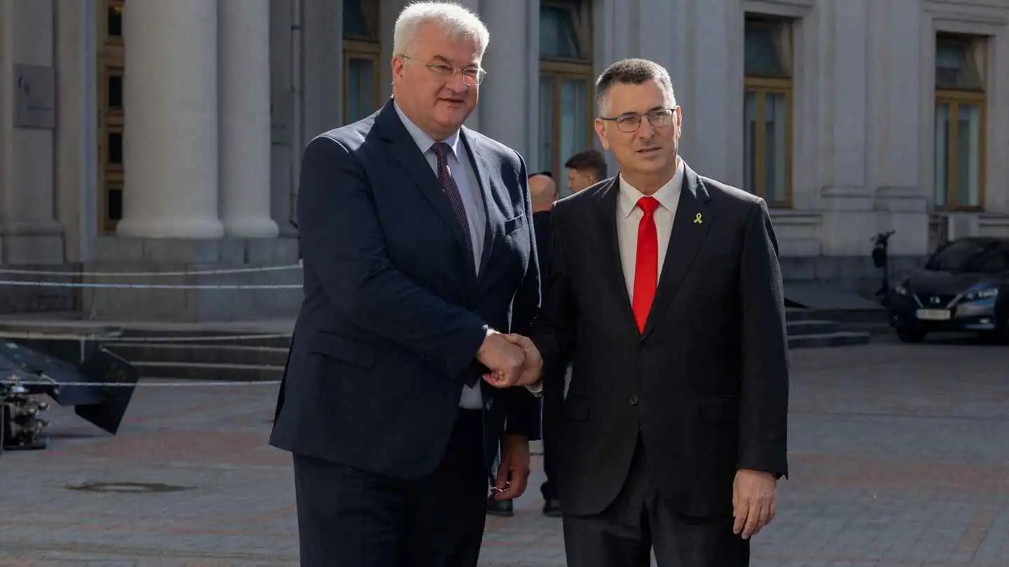 من الحياد إلى التحالف.. إسرائيل وأوكرانيا تقودان محورا مناهضا لإيران