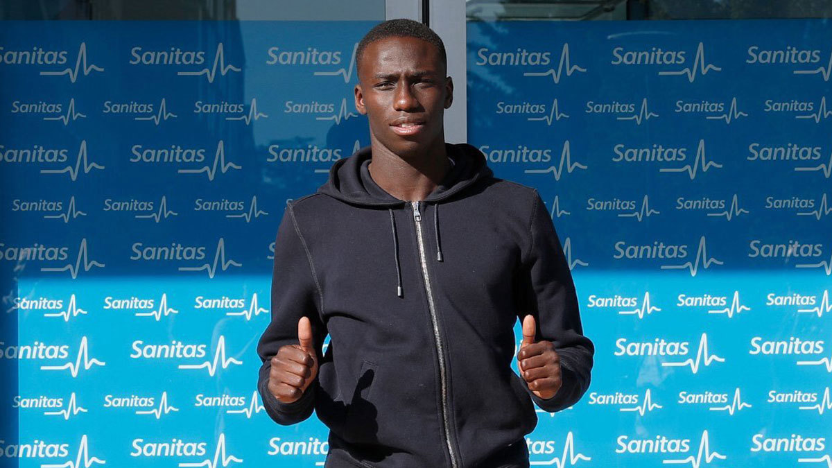 ريال مدريد يقدم الفرنسي فيرلاند ميندي لاعبًا رسميًّا في الفريق (فيديو)