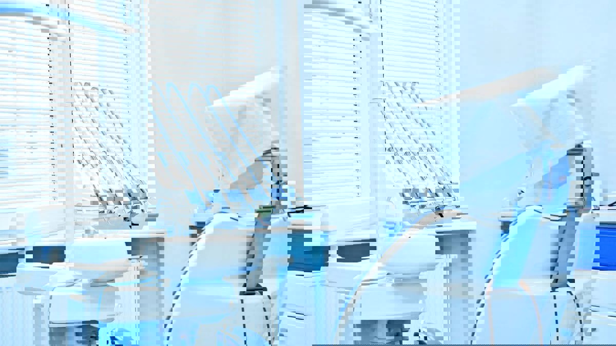 "يومي".. روبوت جرّاح يساعد أطباء الأسنان في الجراحات الدقيقة
