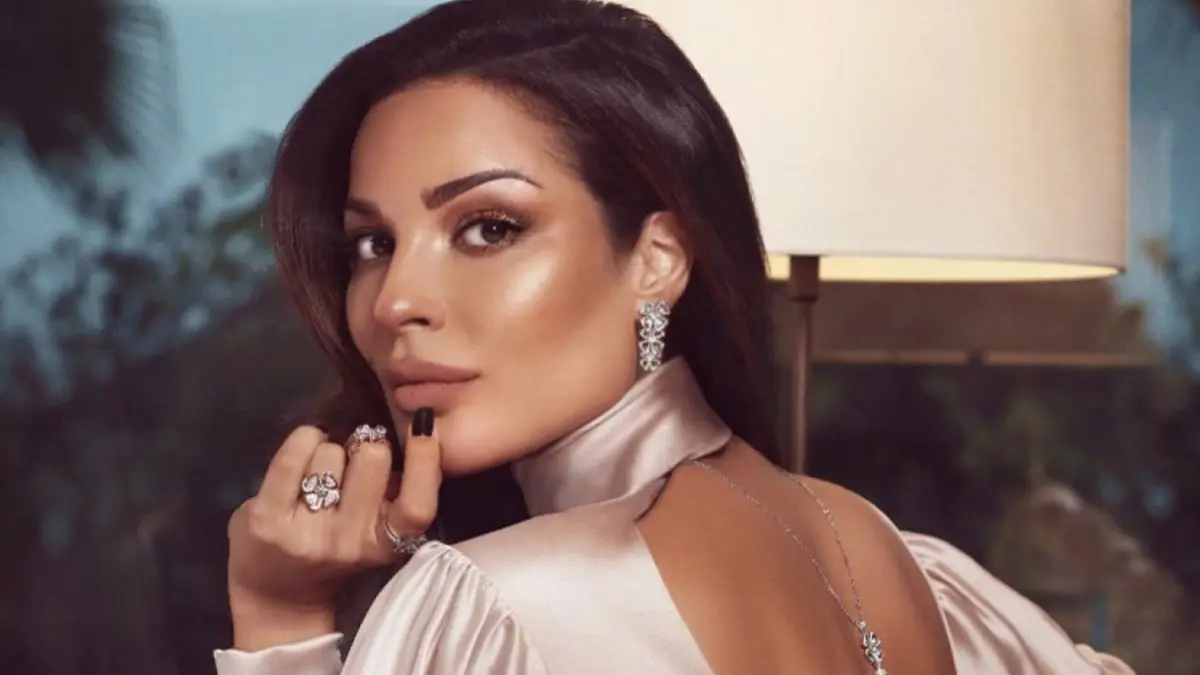 بعد يوم من انفجار عكار.. نادين نجيم تغضب اللبنانيين بفيديو "الرقص بالبكيني"