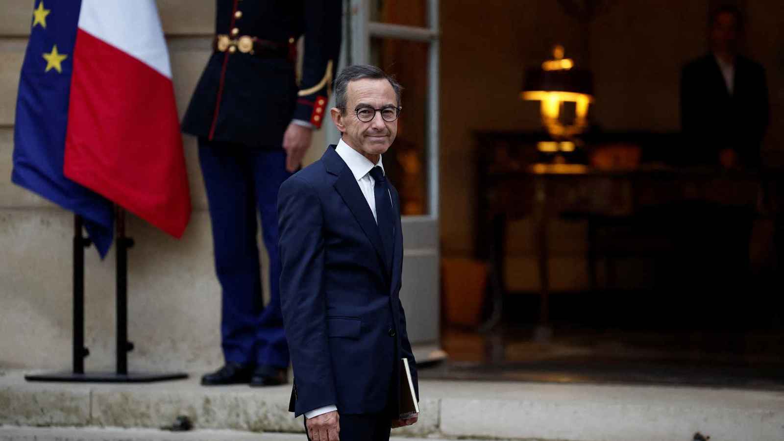 "مهندس القطيعة".. وزير الداخلية الفرنسي يدفع "بقوة" في ملفي الهجرة والتجنيس