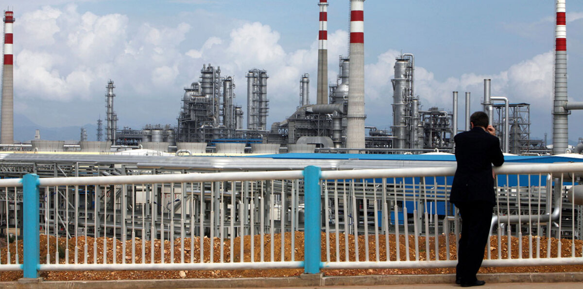 النفط يتماسك بعد موجة بيع قوية عقب ارتفاع الدولار