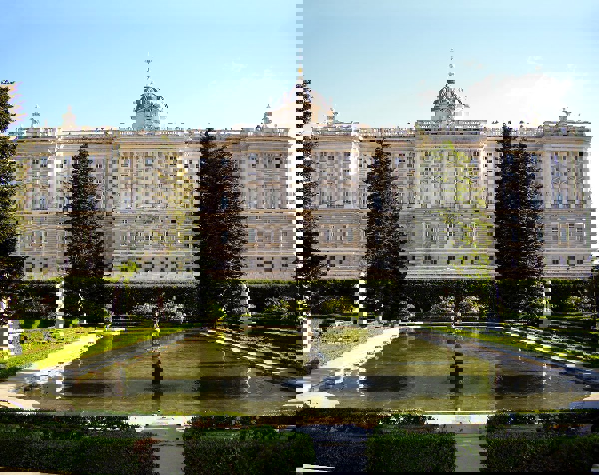 بسبب الطقس الحار.. إسبانيا تحث السياح على زيارة المتاحف