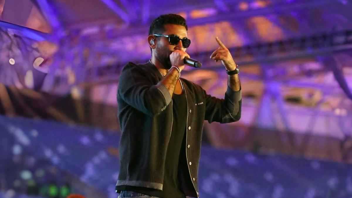 حقيقة إصابة أحمد سعد بالشلل بعد حادث السخنة (فيديو)