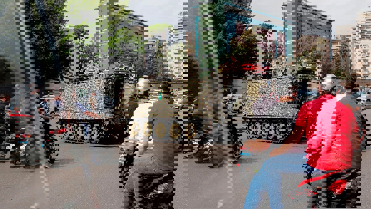 لبنان.. متظاهرون يحاصرون منزل وزير الاتصالات في بيروت‎