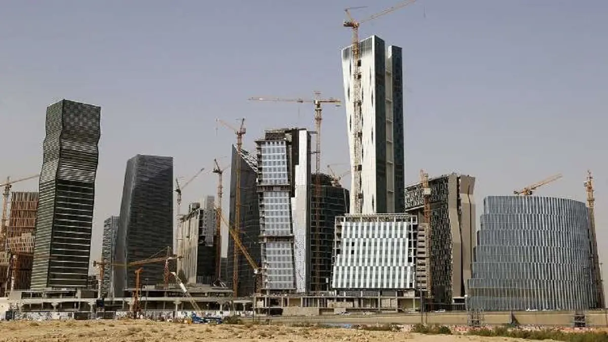 مجموعة بن لادن تُعدّ قائمة مستشارين لإعادة هيكلة مديونية بـ15 مليار دولار