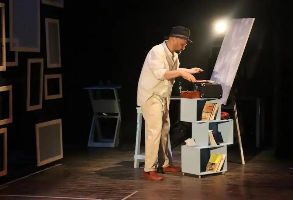 مشهد من مسرحية الدالية