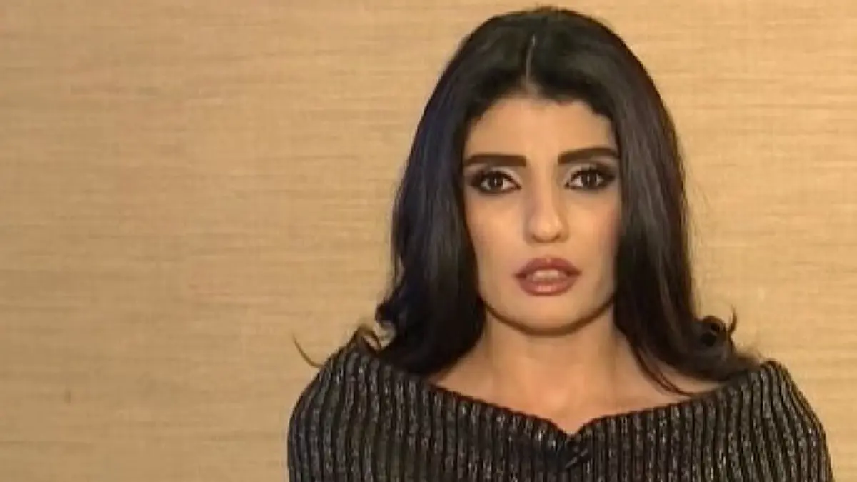 بالفيديو.. الإعلامية السعودية نادين البدير تتصل بمعالج روحاني على الهواء ليعيد لها زوجها‎