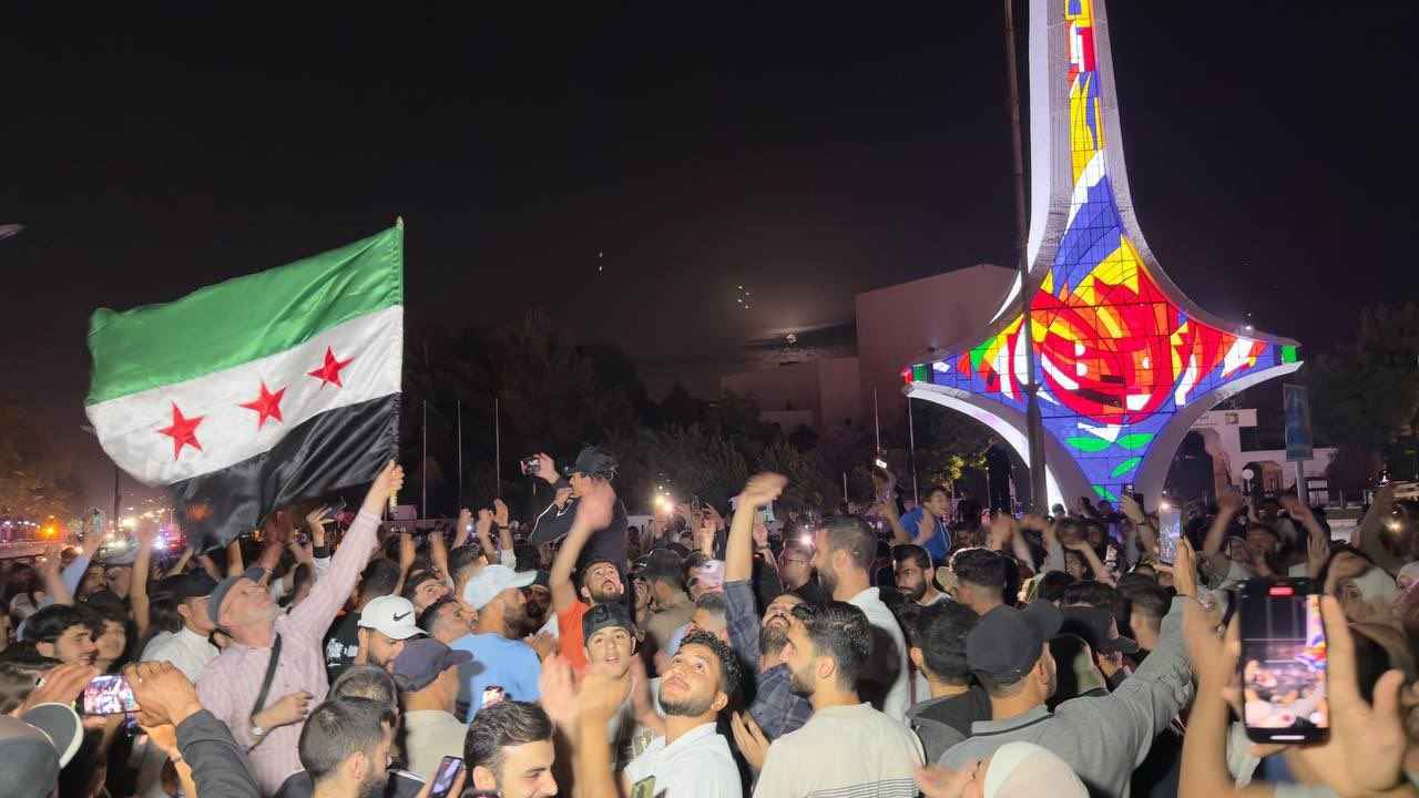 بعد إعلان رفع العقوبات.. احتفالات سورية وترحيب دولي واسع (فيديو)