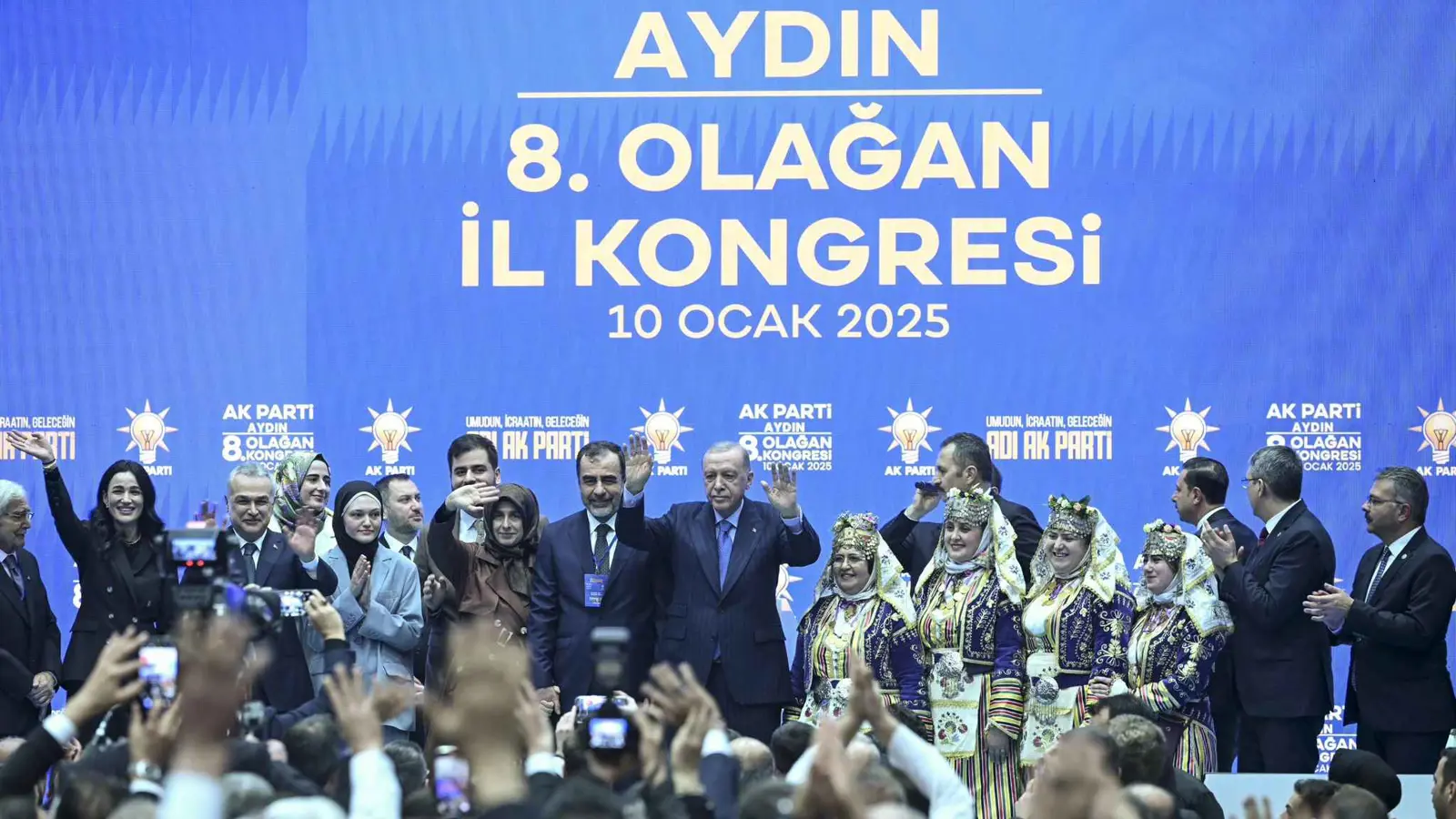 قبّلت يده.. كيف رد أردوغان على نائبة تركية؟ (فيديو)