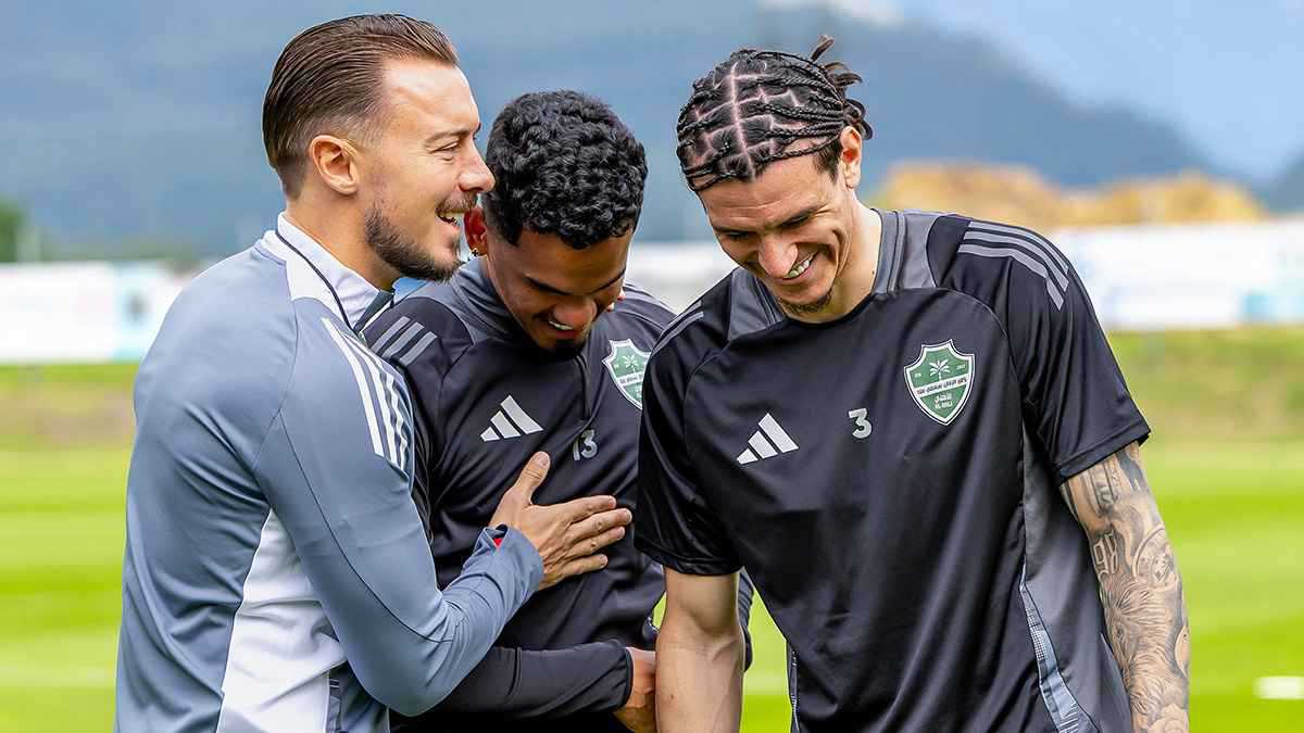 10 صفقات تحقق أكبر أحلام يايسله في الأهلي السعودي