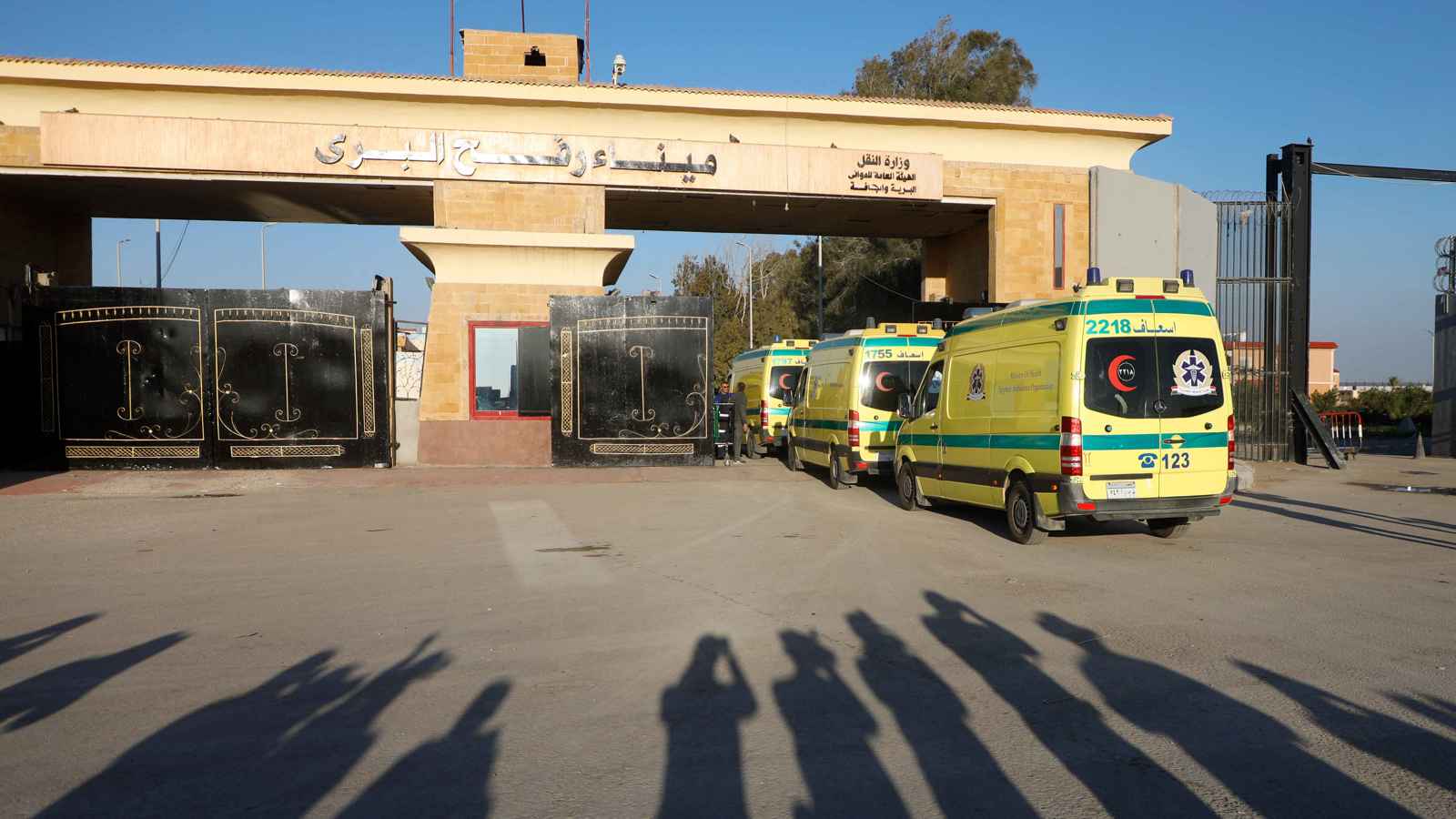 إسرائيل تصعد حربها في غزة و تغلق معبر رفح