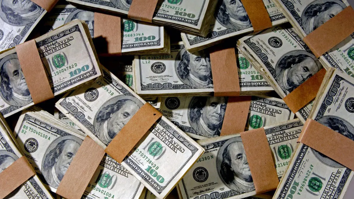 روسيا تقترب من التخلف الأول عن سداد ديونها منذ عقود