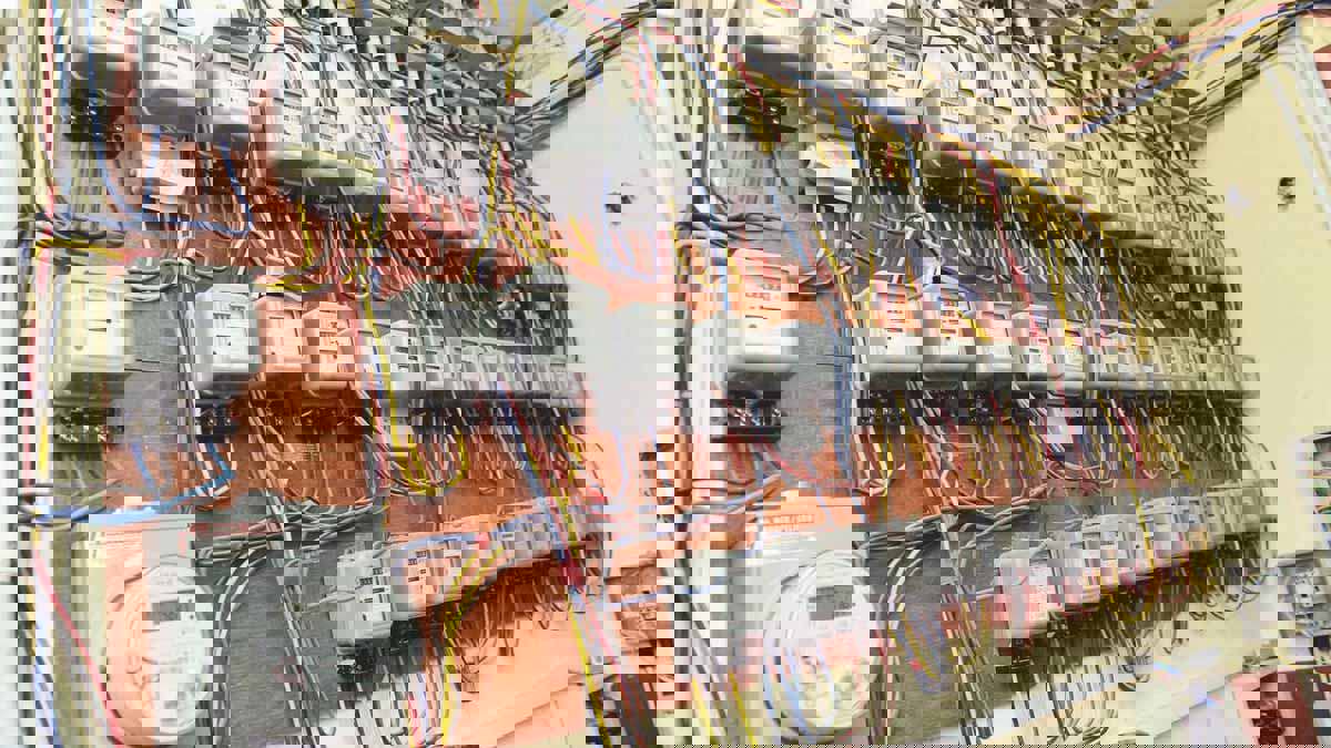 هل ينقذ الدولار المصريين من "لدغة" أسعار الكهرباء الجديدة؟