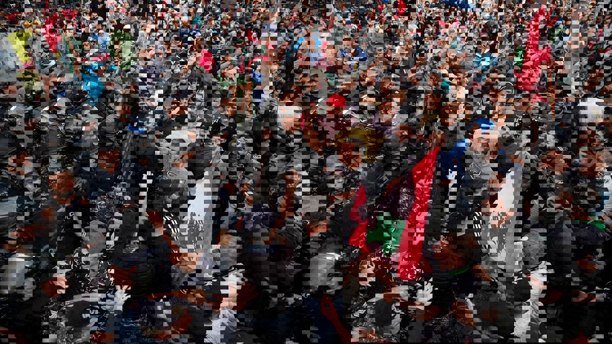 هل يتخلى "شيعة لبنان" عن دور المخلص لحزب الله؟