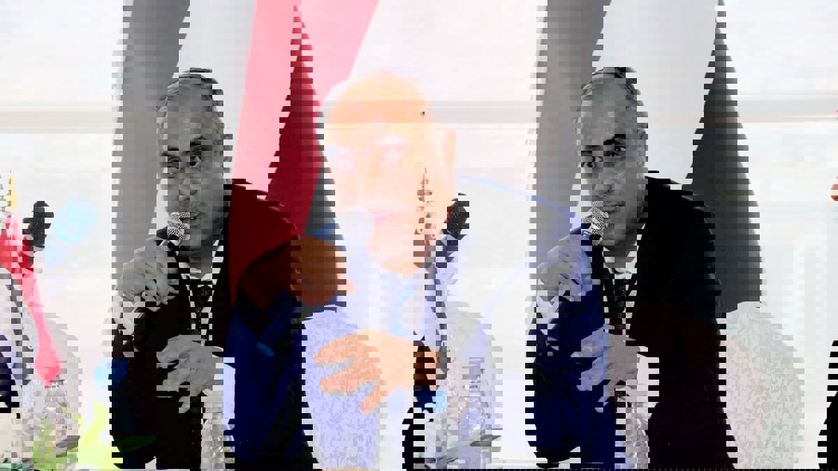 بن بريك: الاقتصاد اليمني يوشك على الانهيار والتضخم بلغ مستوى قياسيًا