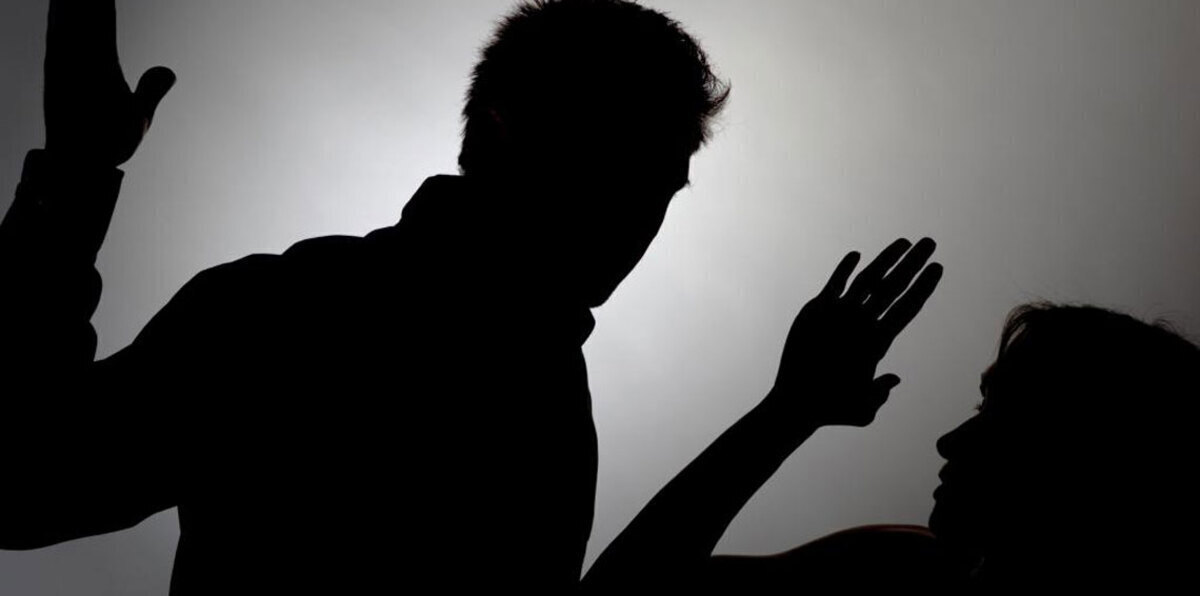 بعد إطلاق سراحه.. "حقوق الإنسان" بالسعودية تتدخل بقضية حارق زوجته بـ"ماء بطارية"