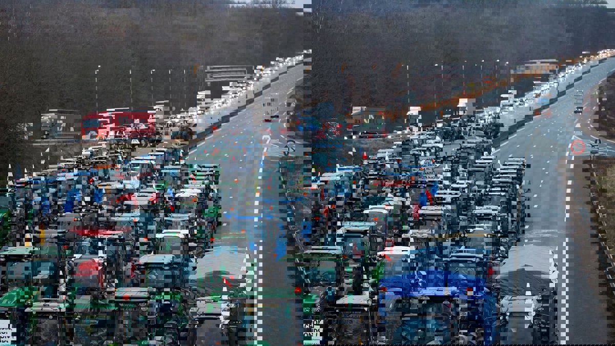 فرنسا.. اليمين المتطرف يستغل "أزمة المزارعين" لمهاجمة الحكومة