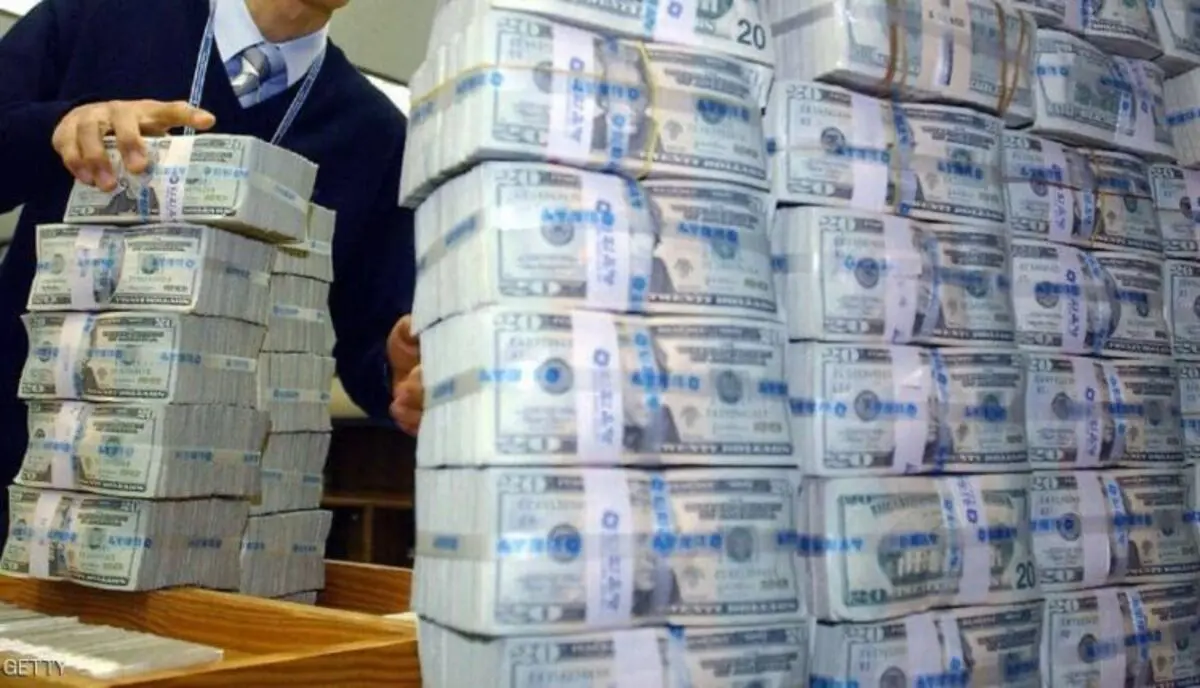 لبنان.. ما حقيقة تهريب سياسيين مليارات الدولارات إلى الخارج؟