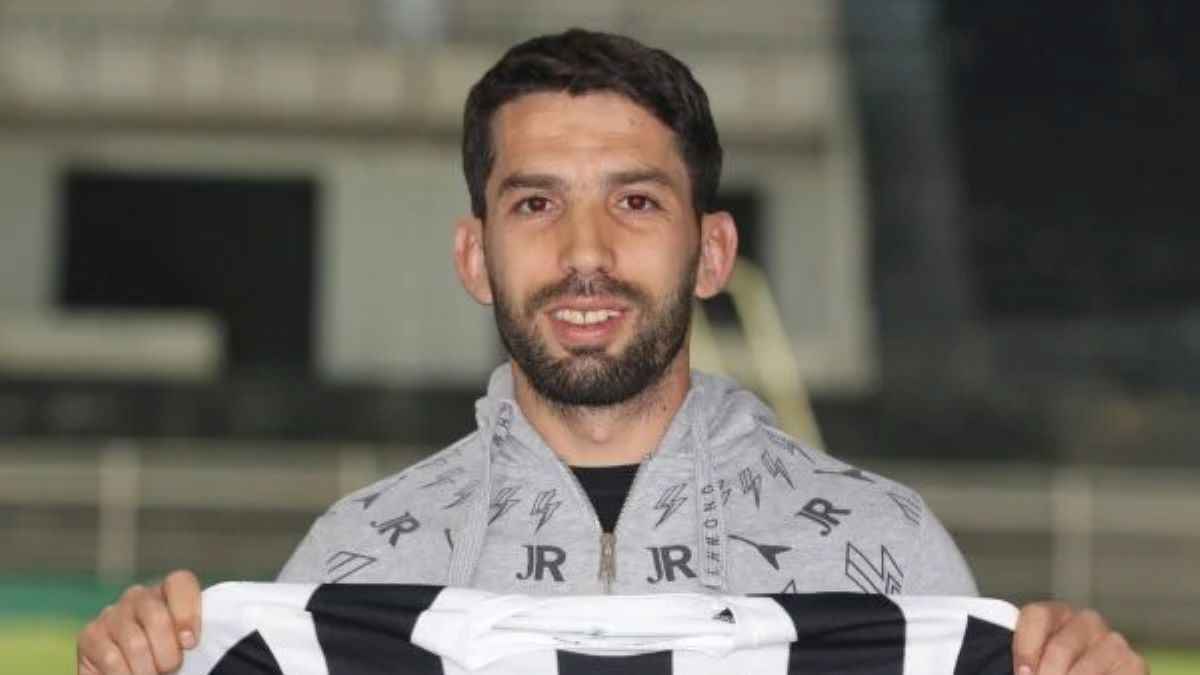 وفاق سطيف يمنح نجمه السابق عبد المؤمن جابو منصبا مهما