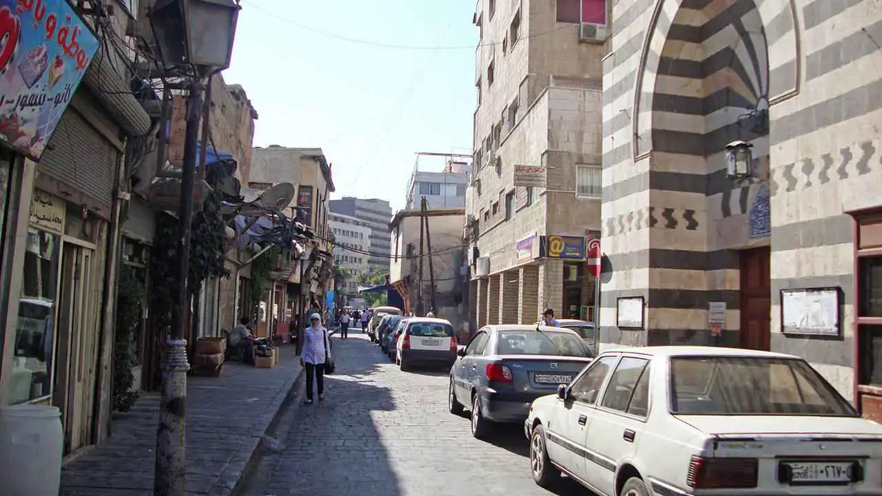 سوق ساروجة.. محطة مهمة للمارة والسياح في دمشق القديمة (صور)