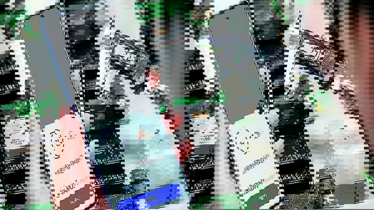 "سامسونغ" تطلق أول هاتف ذكي 5G مزود بشرائح رقمية عشوائية‎