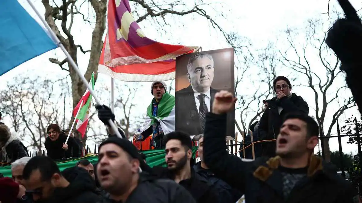 درس 1979 يلاحق الغرب.. لماذا لا يتجرأ الدبلوماسيون على التنبؤ بسقوط إيران؟