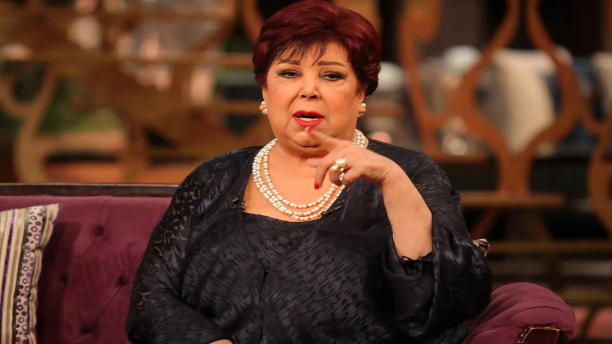 دفن رجاء الجداوي بمشاركة عدد من نجوم الفن (صور وفيديو)