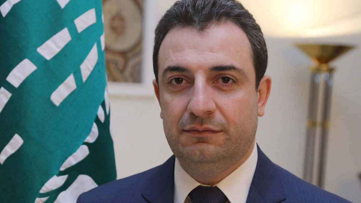وزير لبناني يتهم النظام السوري بـ"ابتزاز" بلاده سياسيًا مقابل تسهيل الصادرات عبر أراضيه