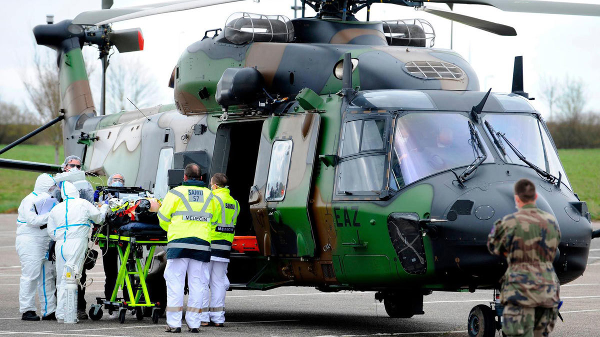 فرنسا تلجأ لطائرات هليكوبتر عسكرية لنقل مصابي كورونا لدول أوروبية