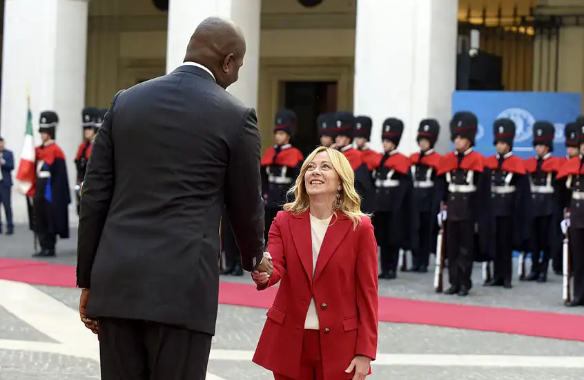 ميلوني لدى استقبالها تشابو