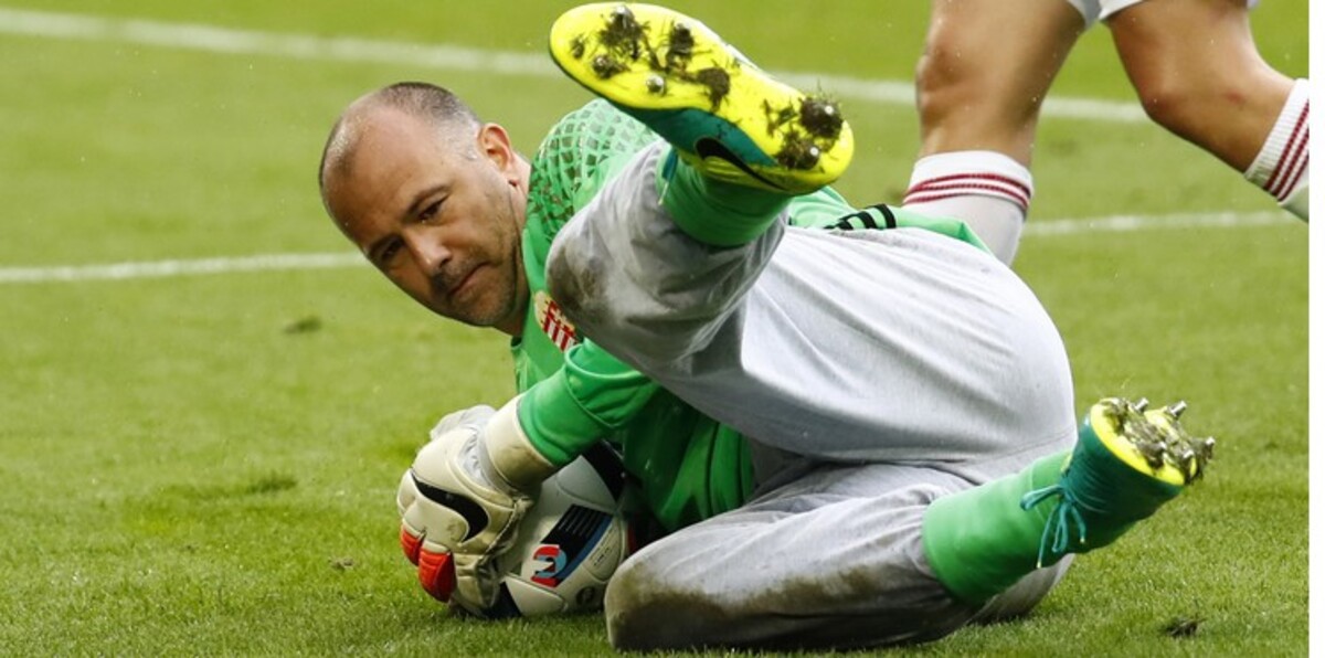 أشهر سروال في يورو 2016 للبيع (صور)