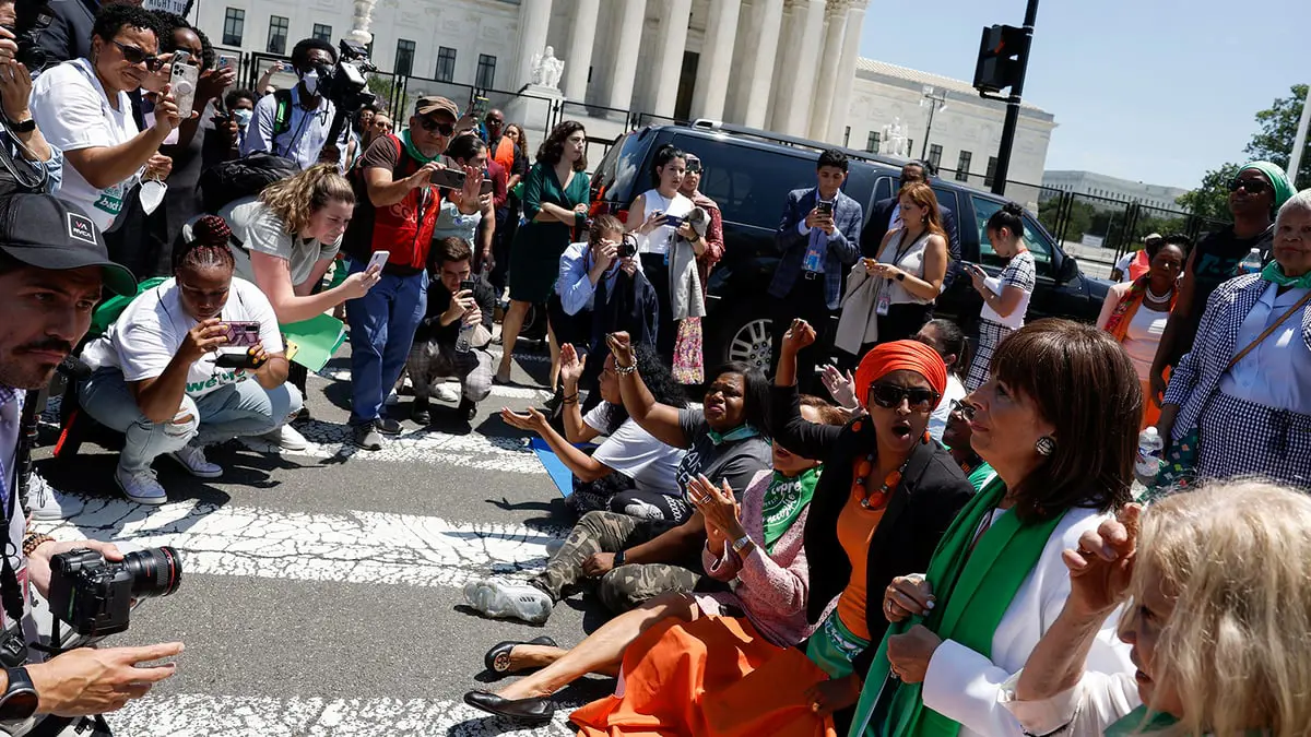 بينهم إلهان عمر.. توقيف17 برلمانياً بواشنطن خلال تظاهرة للدفاع عن حق الإجهاض