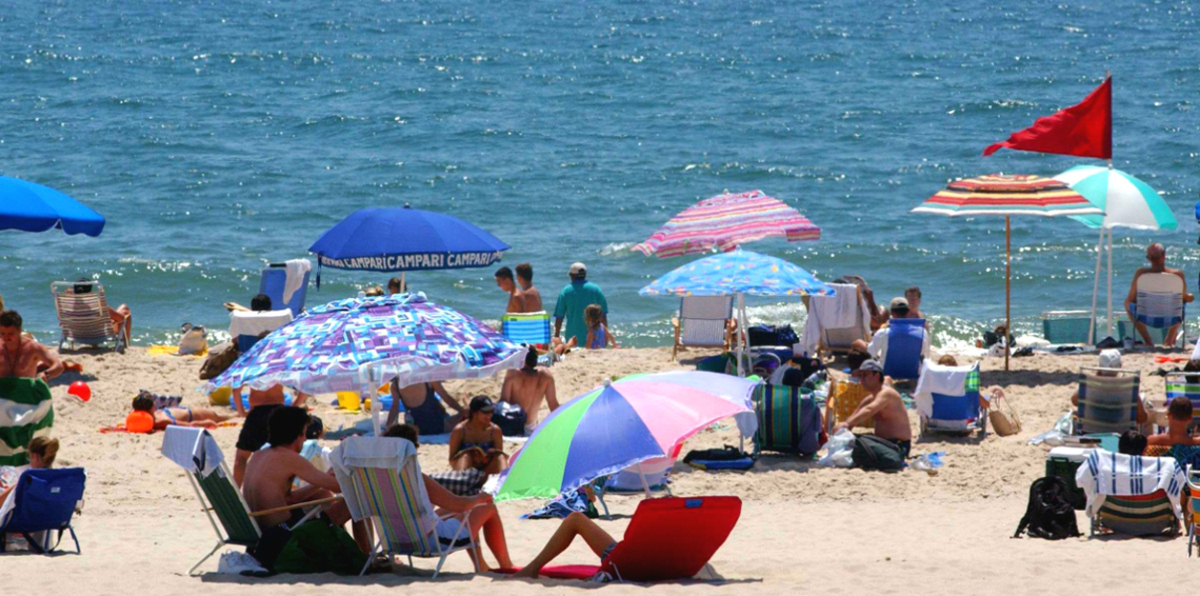 شابة تتعاطى مخدرات على الهواء مباشرة (فيديو)