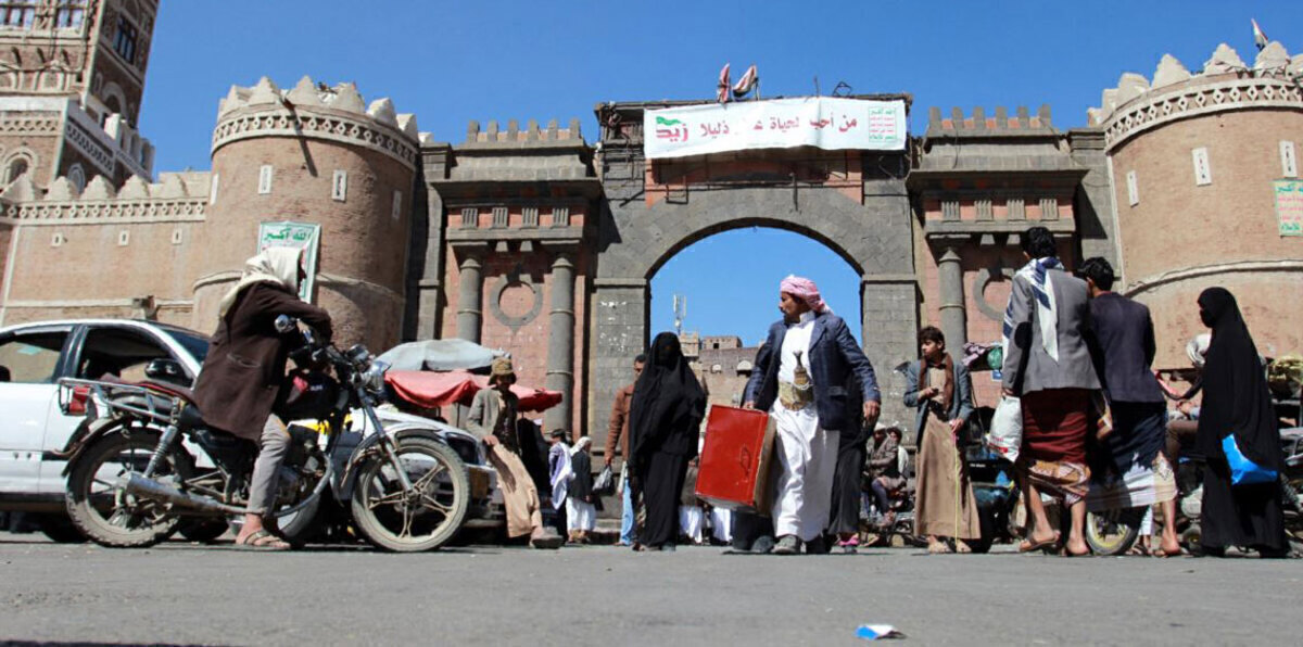 الحوثيون يقتحمون مجمعًا تجاريًا في صنعاء بعد مقتل قيادي بارز