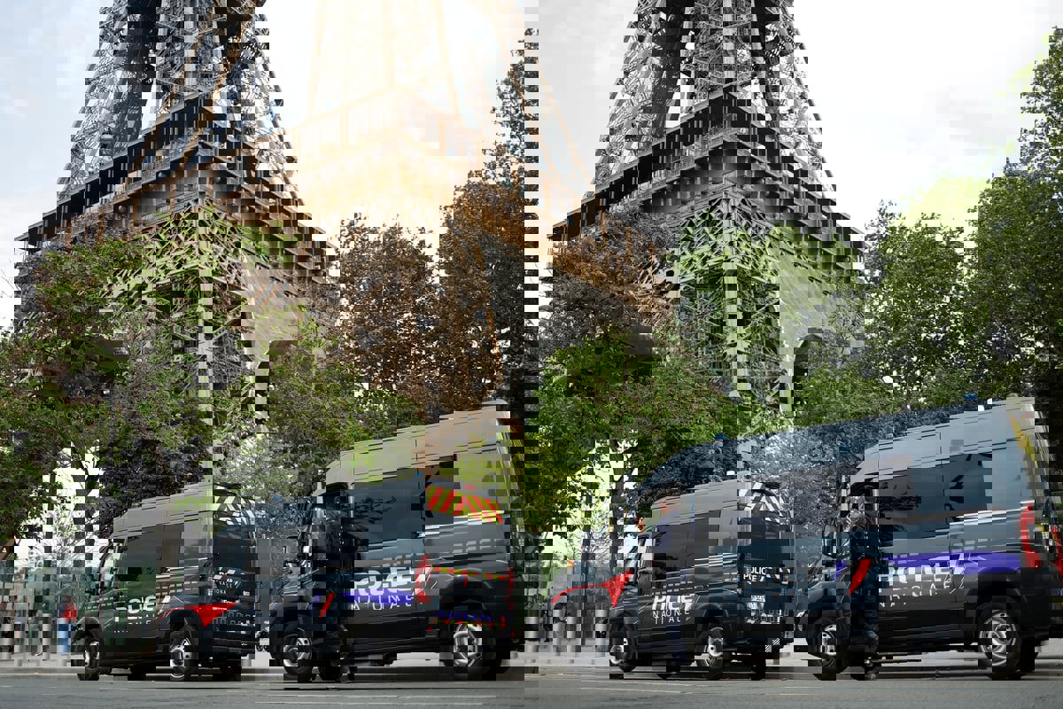 أزمة جديدة.. المزارعون يهددون باريس بـ"الحصار والظلام"