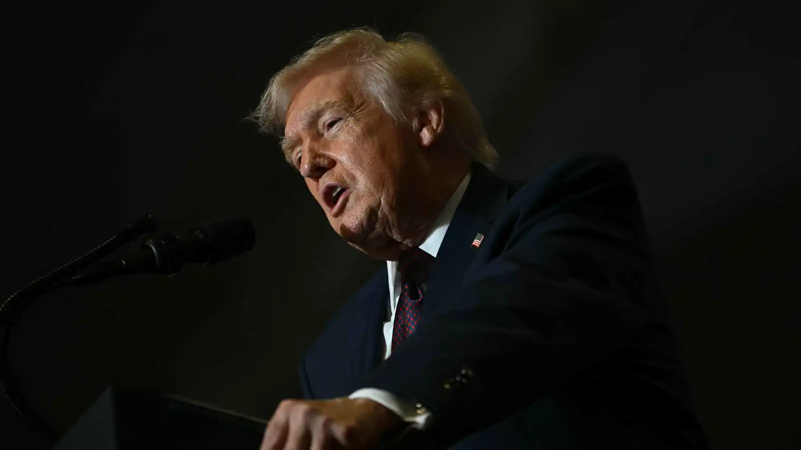 "لتعزيز مصالح واشنطن".. ترامب يعلن تعيين مبعوث خاص إلى غرينلاند