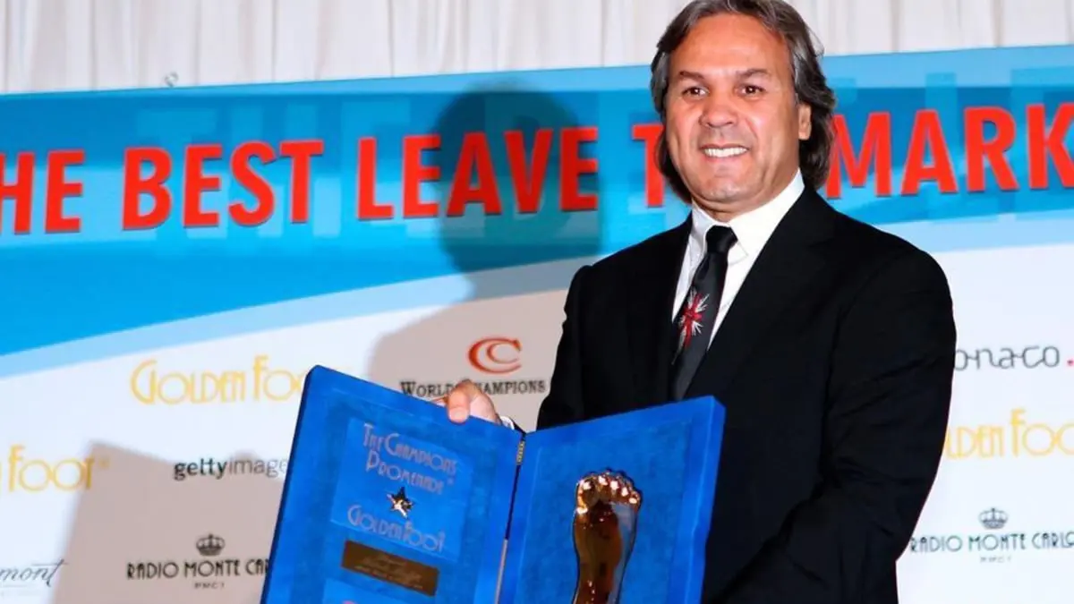 رابح ماجر ولخضر بلومي يعتذران عن حضور حفل جوائز "الكاف" بسبب تنظيمه في المغرب