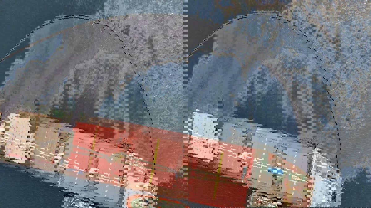 تسرب نفطي إثر جنوح سفينة شحن قبالة ساحل جبل طارق