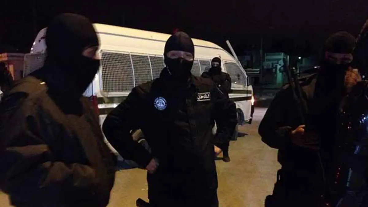 إصابة شخص إثر إطلاق نار على دورية أمنية في "القصرين" التونسية (صور وفيديو)