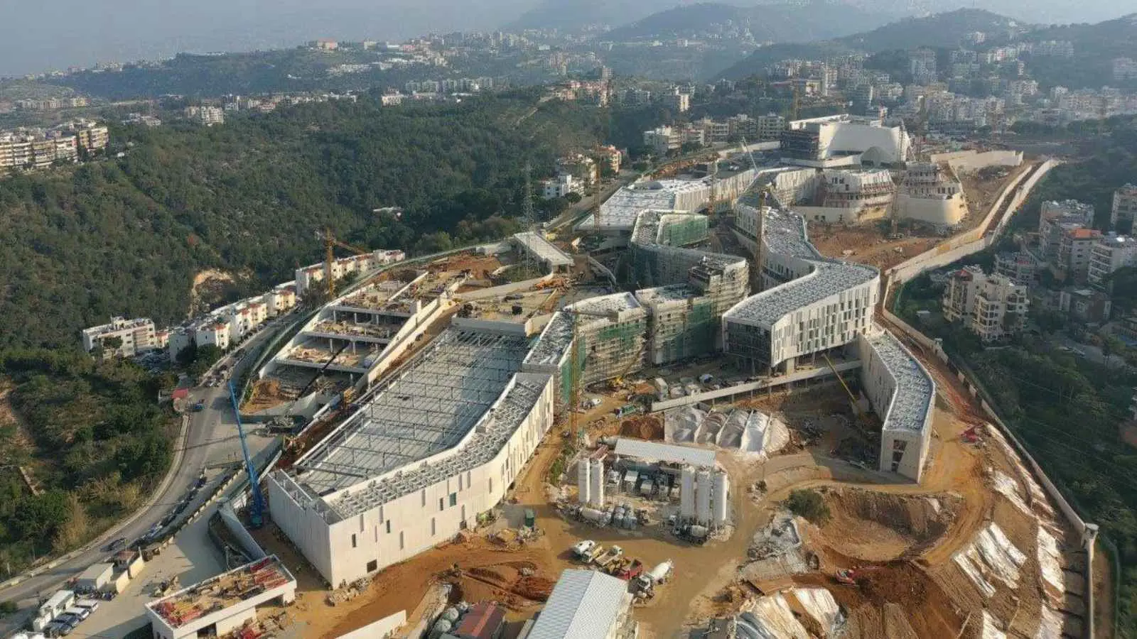 تحسباً لـ"اقتحام إيراني".. قوات خاصة تعزز أمن السفارة الأمريكية في بيروت