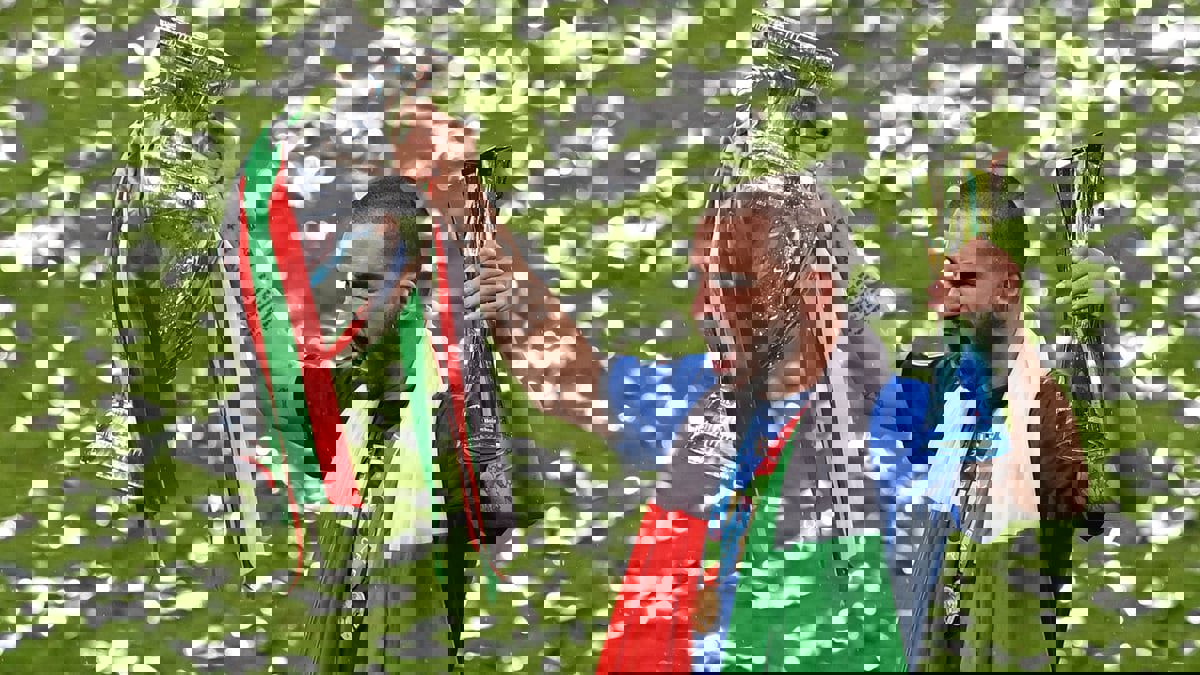 بونوتشي يسخر من هتاف الإنجليز (فيديو)‎