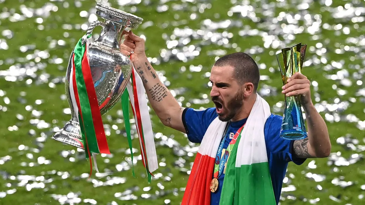 بونوتشي يسخر من هتاف الإنجليز (فيديو)‎