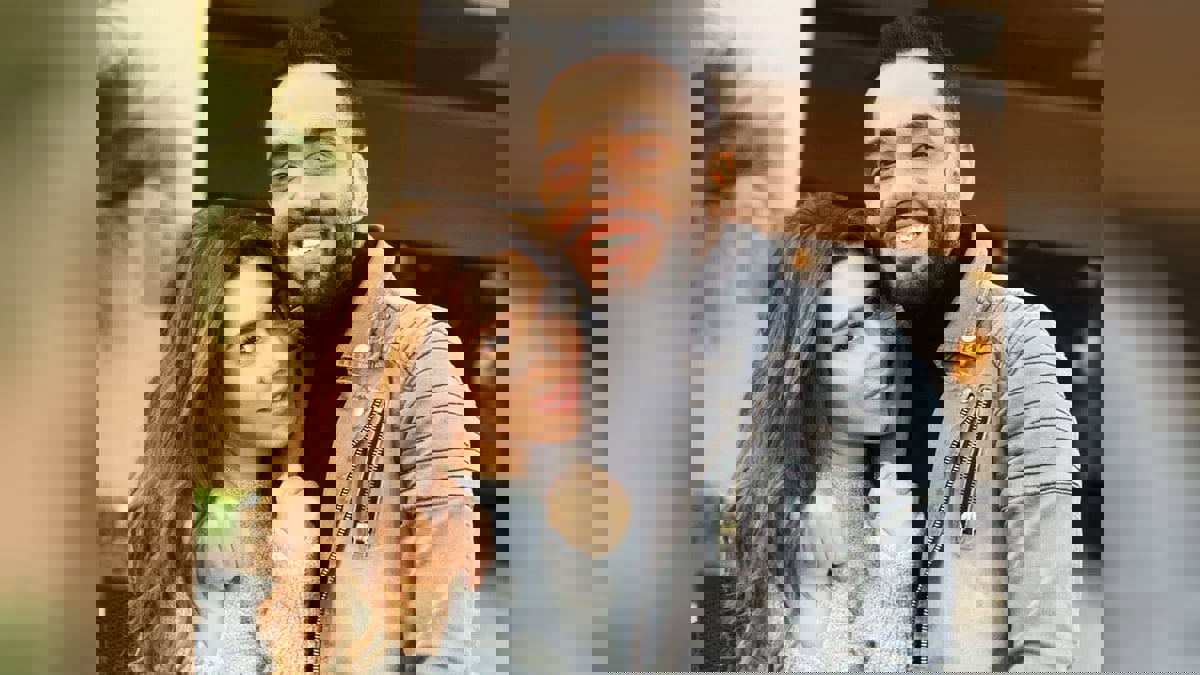 المطرب رامي جمال يعود لزوجته ناريمان