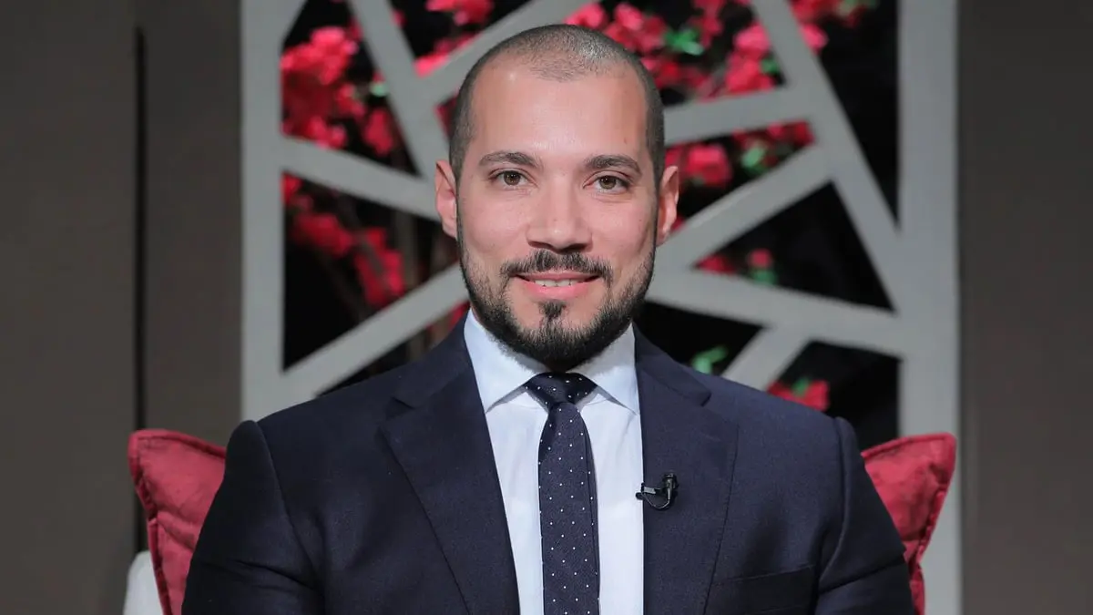 إعلامي مصري يكشف عن تطور جديد في أزمة عبدالله رشدي مع جيهان العراقية