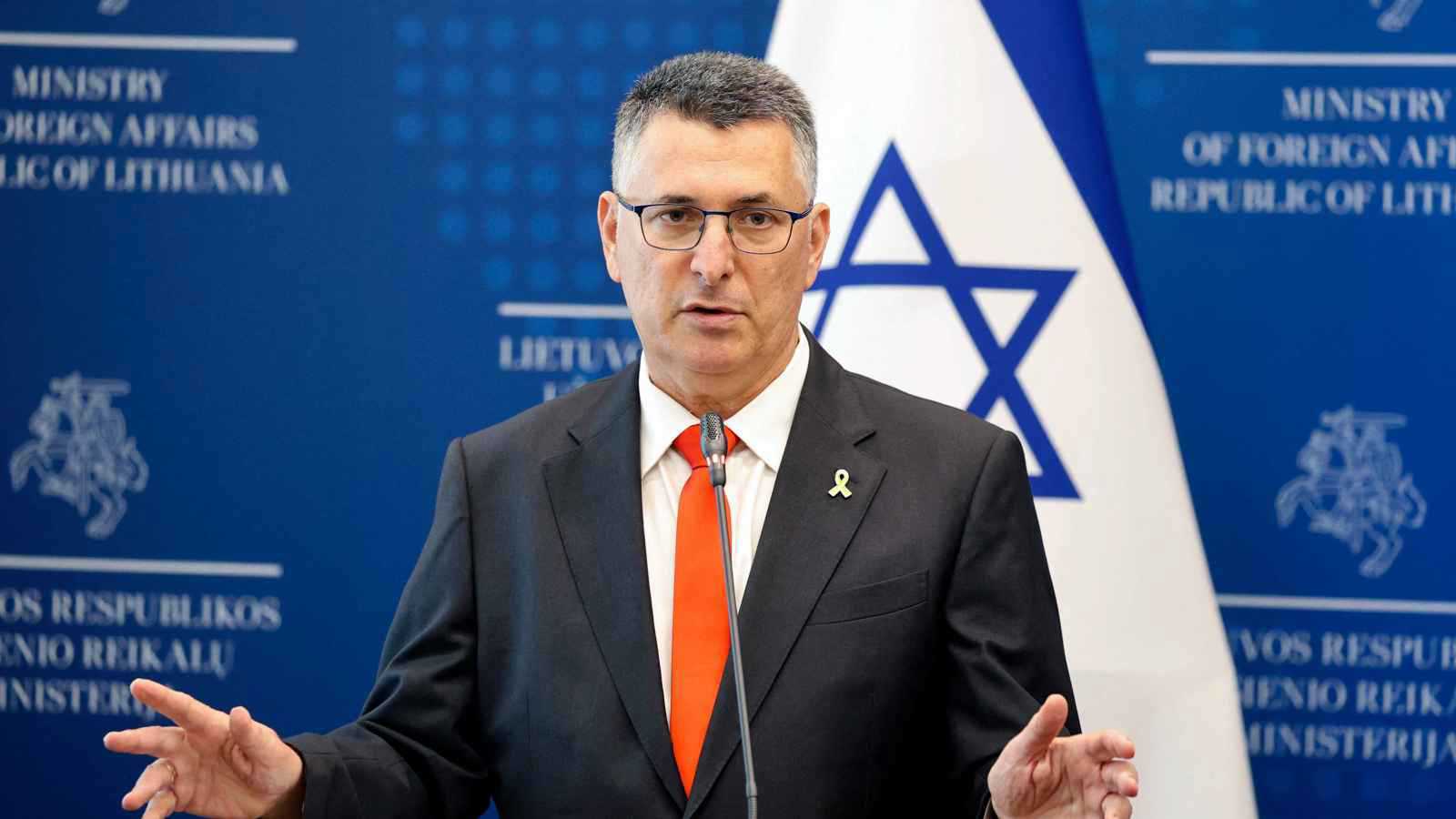 ساعر: حكومة سانشيز "عار على إسبانيا"