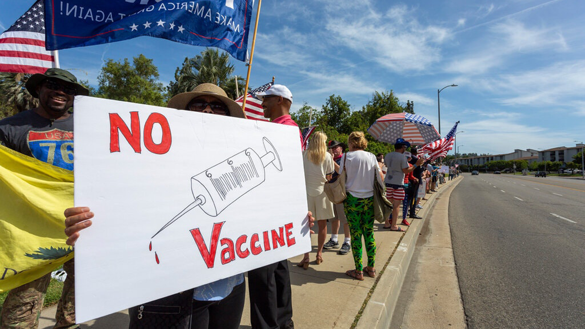 "فيسبوك" يحظر الإعلانات المضادة للتطعيمات