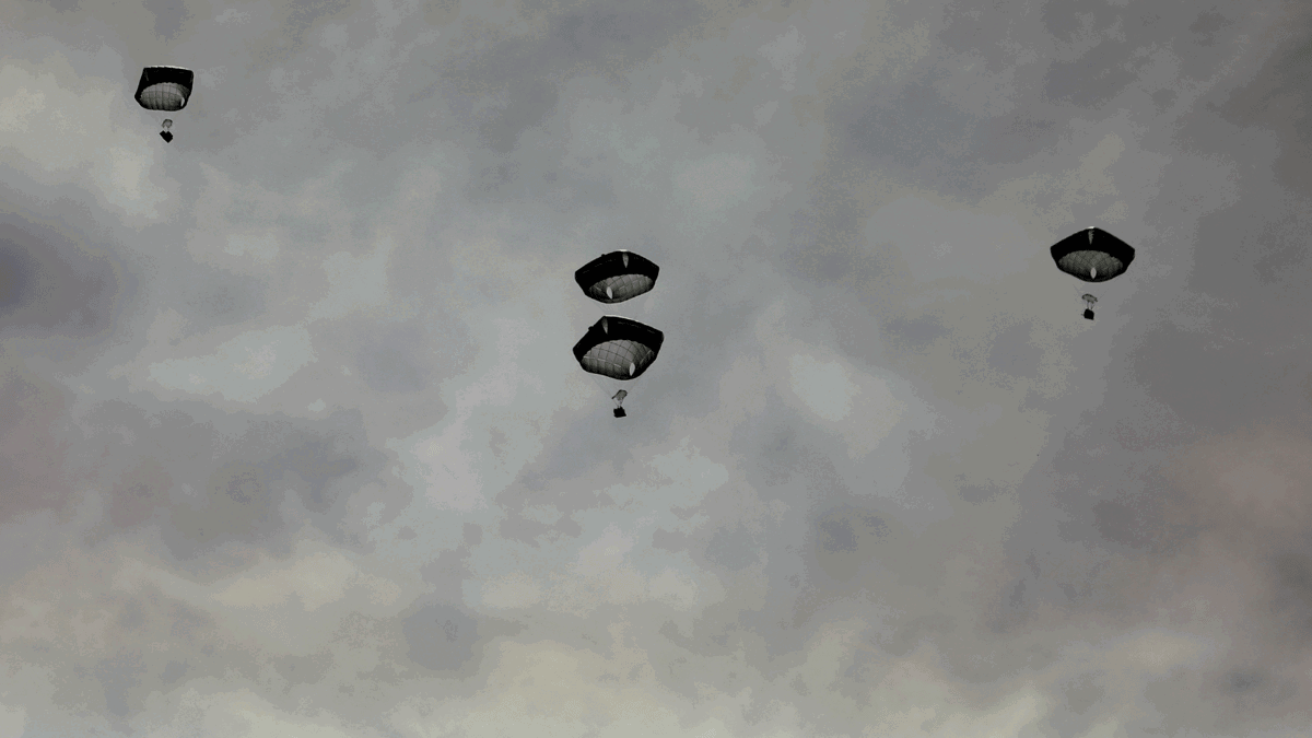 بـ3 طائرات.. أمريكا تنفذ أول عملية إسقاط جوي للمساعدات على غزة 