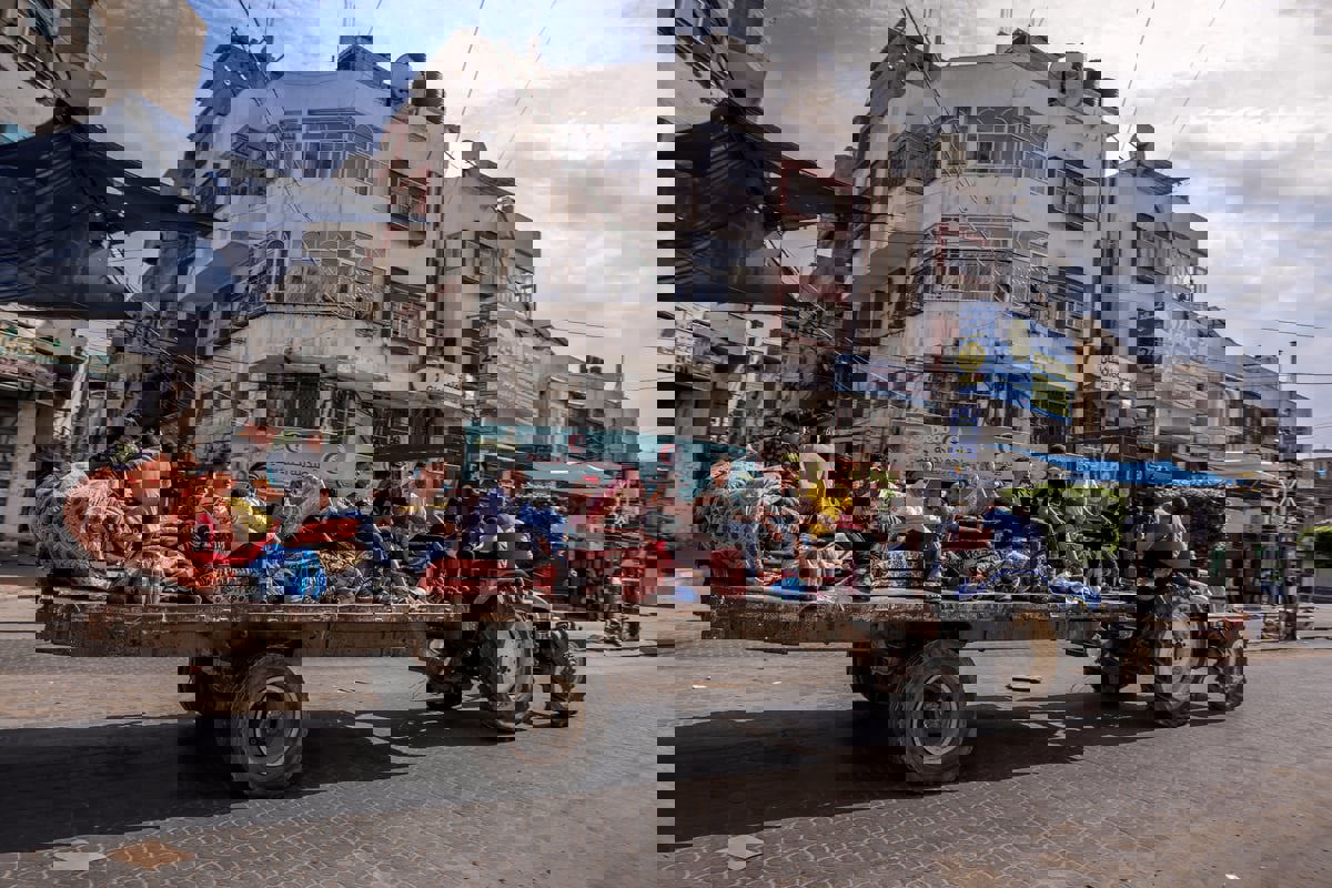 إعادة غزة لمصر والضفة للأردن
